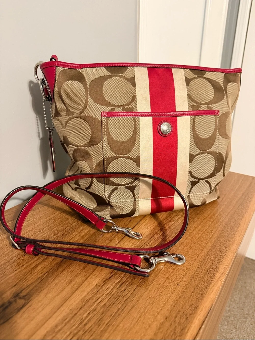 Coach Hamptons Weekend Signature Stripe Tote – Khaki/Berry